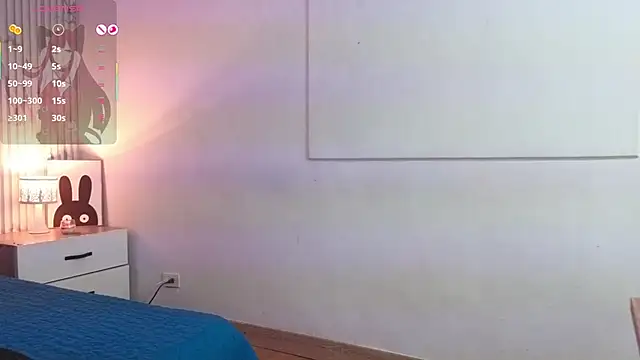 Snapshot of dahianae__ chatting on 11.25.25 dahianae online show from 11.25.25