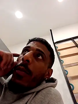 Snapshot of NegroJari chatting on 11.20.25 NegroJari online show from 11.20.25