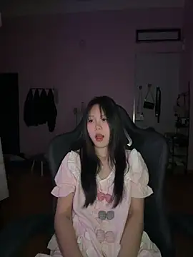 Snapshot of Kiee-lee chatting on 05.18.26 Kiee-lee online show from 05.18.26