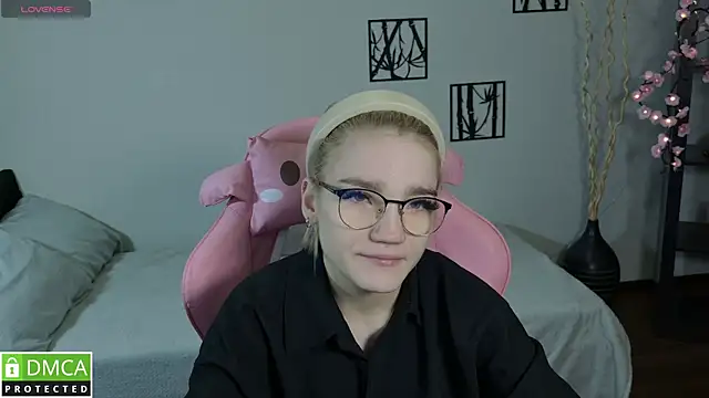 Megan Lora online show from 01.08.26