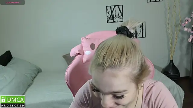 Megan Lora online show from 01.14.26