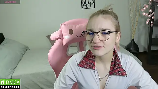 Megan Lora online show from 01.15.26