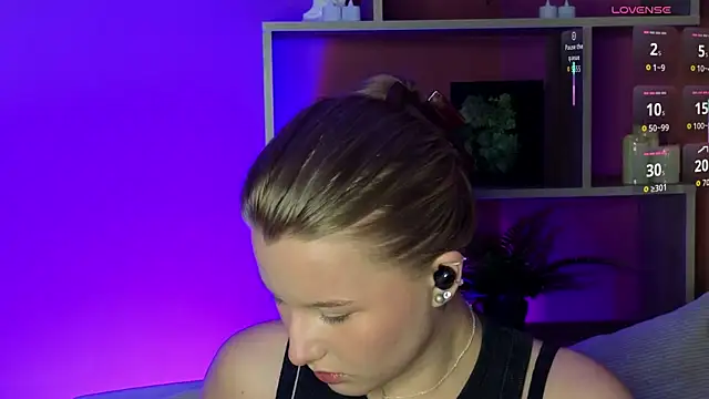 Snapshot of ImiMonroe chatting on 06.14.26 ImiMonroe online show from 06.14.26