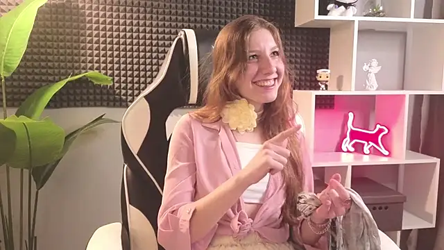 Snapshot of HazeLuneth chatting on 02.12.26 HazeLuneth online show from 02.12.26