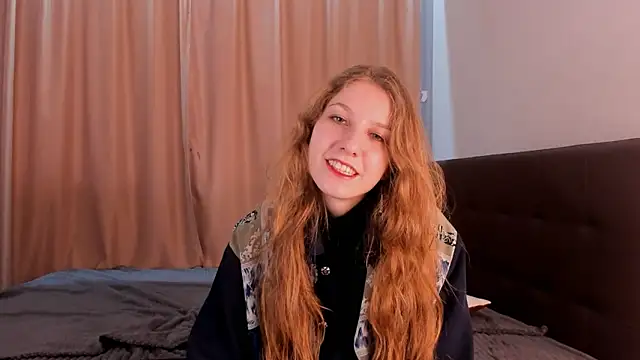 Snapshot of HazeLuneth chatting on 02.18.26 HazeLuneth online show from 02.18.26