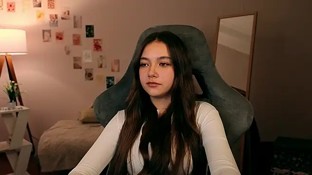 Snapshot of Vexorine chatting on 11.23.25 Vexorine online show from 11.23.25