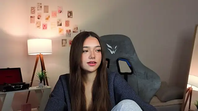 Snapshot of Vexorine chatting on 12.17.25 Vexorine online show from 12.17.25