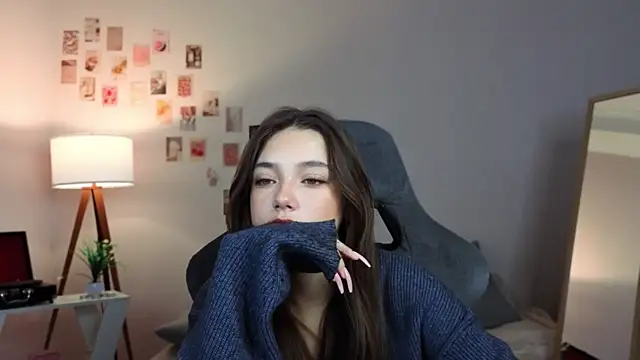 Snapshot of Vexorine chatting on 12.18.25 Vexorine online show from 12.18.25