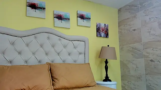 molly madisson  online show from 12.04.25