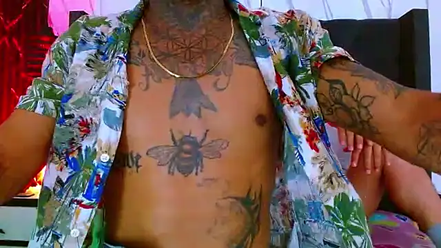 Snapshot of Hot_Latino_x chatting on 11.26.25 Hot Latino x online show from 11.26.25