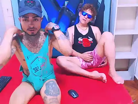 Snapshot of Hot_Latino_x chatting on 12.14.25 Hot Latino x online show from 12.14.25