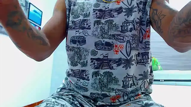 Snapshot of Hot_Latino_x chatting on 01.18.26 Hot Latino x online show from 01.18.26