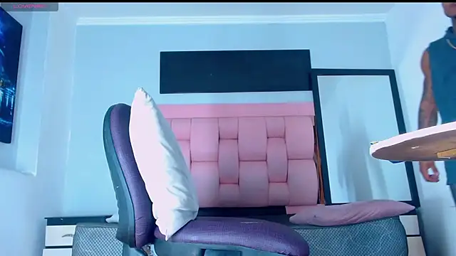 Snapshot of Hot_Latino_x chatting on 02.06.26 Hot Latino x online show from 02.06.26