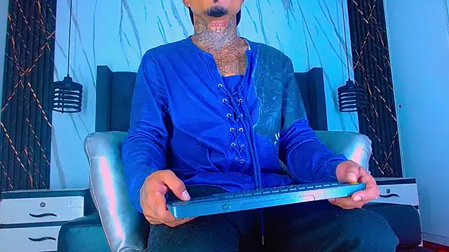 Snapshot of Hot_Latino_x chatting on 02.17.26 Hot Latino x online show from 02.17.26