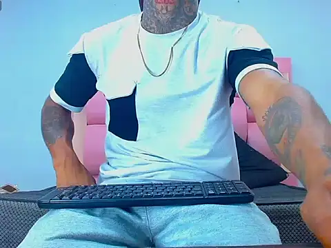 Snapshot of Hot_Latino_x chatting on 02.23.26 Hot Latino x online show from 02.23.26