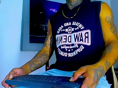 Snapshot of Hot_Latino_x chatting on 02.24.26 Hot Latino x online show from 02.24.26