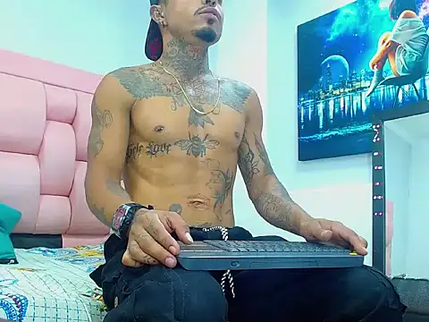 Snapshot of Hot_Latino_x chatting on 02.26.26 Hot Latino x online show from 02.26.26