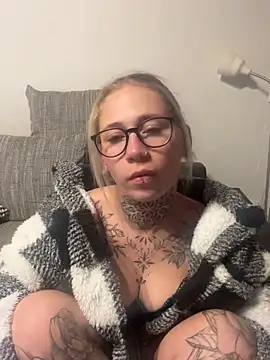 Snapshot of Antoniia69 chatting on 12.19.25 Antoniia69 online show from 12.19.25