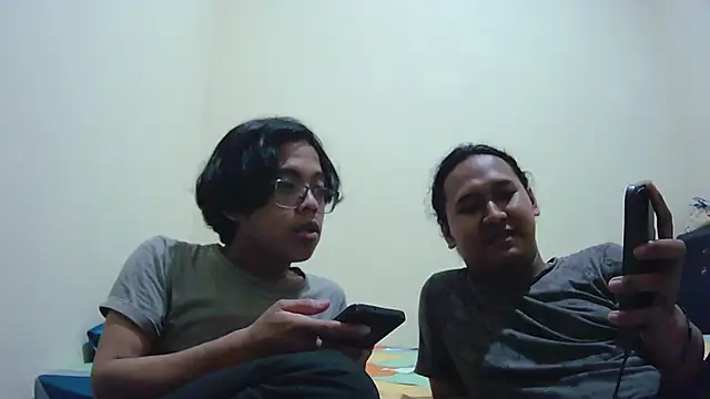 Snapshot of VERTSS2 chatting on 11.24.25 VERTSS2 online show from 11.24.25