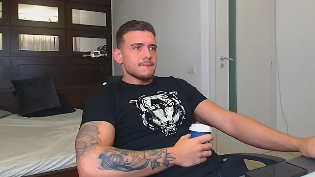 Snapshot of ElijahThorne chatting on 01.19.26 ElijahThorne online show from 01.19.26