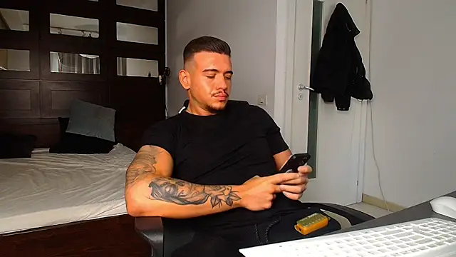 Snapshot of ElijahThorne chatting on 02.27.26 ElijahThorne online show from 02.27.26