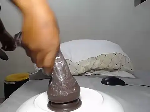 Snapshot of KinkyJXxX chatting on 04.08.26 KinkyJXxX online show from 04.08.26