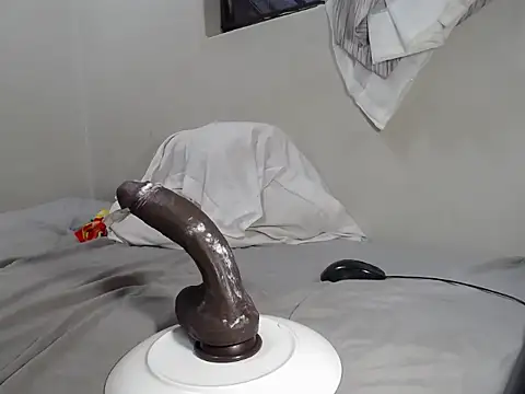 Snapshot of KinkyJXxX chatting on 04.14.26 KinkyJXxX online show from 04.14.26