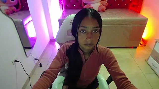 Snapshot of Aylanny_m chatting on 12.02.25 Aylanny m online show from 12.02.25