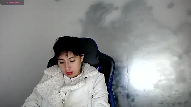 Snapshot of luisa_homes chatting on 02.18.26 luisa homes online show from 02.18.26