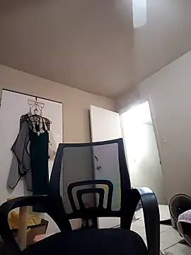 Snapshot of LaylaLucis chatting on 06.20.26 LaylaLucis online show from 06.20.26