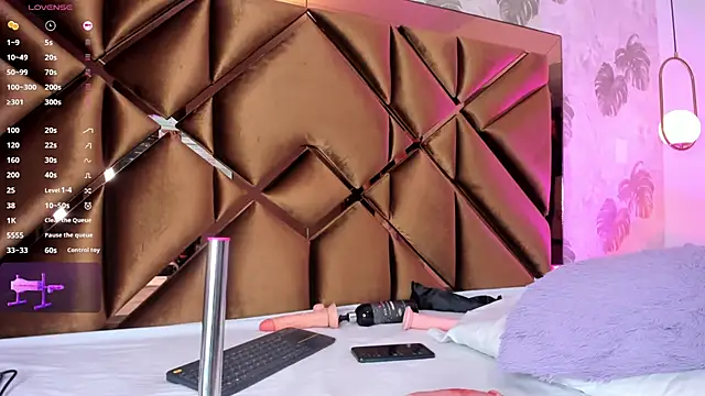 Alexa-Lynx online show from 04.15.26