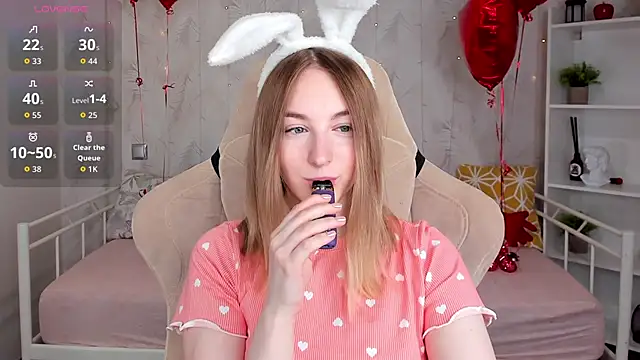 Snapshot of Shy_Polly chatting on 02.14.26 Shy Polly online show from 02.14.26