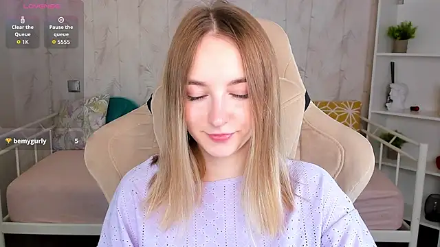 Snapshot of Shy_Polly chatting on 03.05.26 Shy Polly online show from 03.05.26