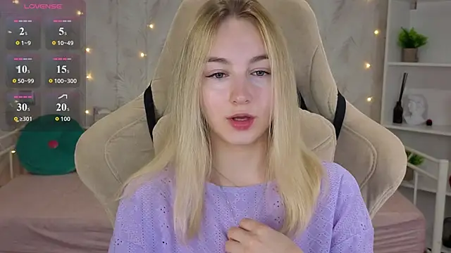 Snapshot of Shy_Polly chatting on 07.19.26 Shy Polly online show from 07.19.26
