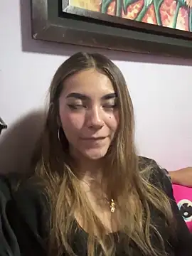 Snapshot of Yunaraa chatting on 12.14.25 Yunaraa online show from 12.14.25