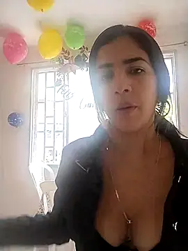 Snapshot of Monitaxhot chatting on 12.20.25 Monitaxhot online show from 12.20.25