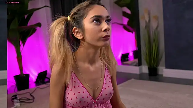 Snapshot of AishleyBee chatting on 02.14.26 AishleyBee online show from 02.14.26