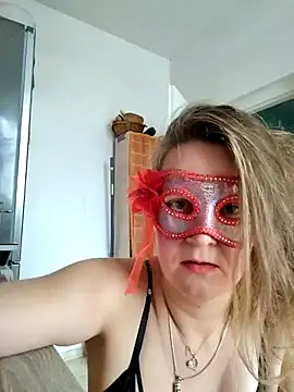 Snapshot of MissShlem chatting on 11.24.25 MissShlem online show from 11.24.25