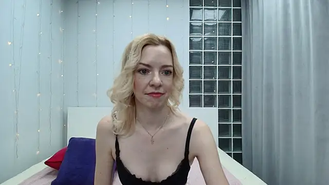 Snapshot of Brightly_Heizer chatting on 04.21.26 Brightly Heizer online show from 04.21.26