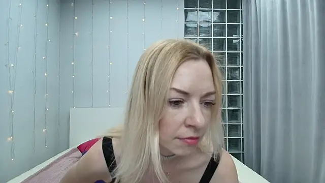 Snapshot of Brightly_Heizer chatting on 05.07.26 Brightly Heizer online show from 05.07.26