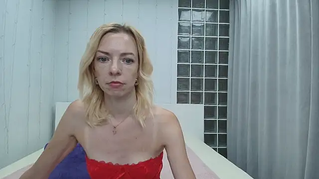 Snapshot of Brightly_Heizer chatting on 06.18.26 Brightly Heizer online show from 06.18.26