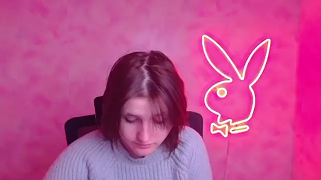 Alice Wonderme online show from 01.18.26