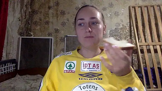 Snapshot of Vassila69 chatting on 12.18.25 Vassila69 online show from 12.18.25