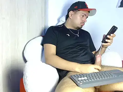 Snapshot of Henry_villa23 chatting on 02.11.26 Henry villa23 online show from 02.11.26