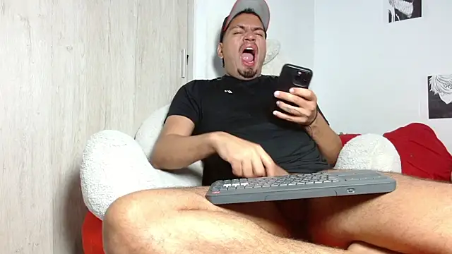 Snapshot of Henry_villa23 chatting on 02.19.26 Henry villa23 online show from 02.19.26