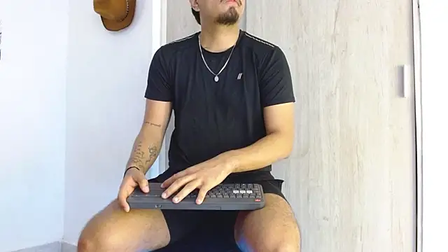 Snapshot of Henry_villa23 chatting on 03.02.26 Henry villa23 online show from 03.02.26