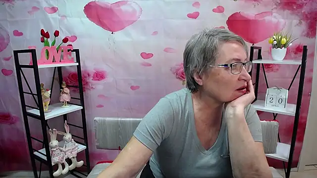Snapshot of OlgaLuck chatting on 04.20.26 OlgaLuck online show from 04.20.26