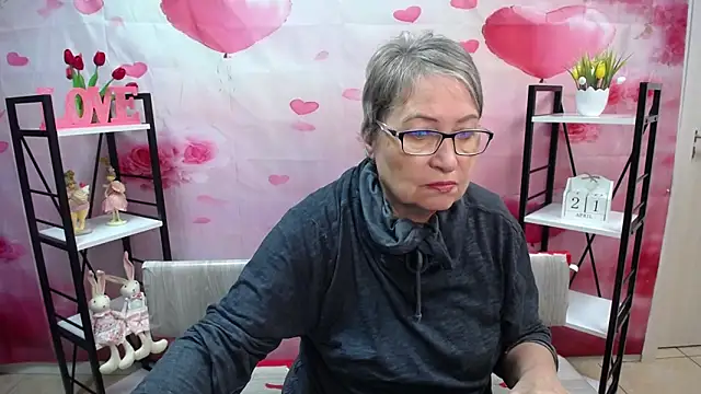 Snapshot of OlgaLuck chatting on 04.21.26 OlgaLuck online show from 04.21.26