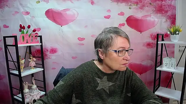 Snapshot of OlgaLuck chatting on 04.27.26 OlgaLuck online show from 04.27.26
