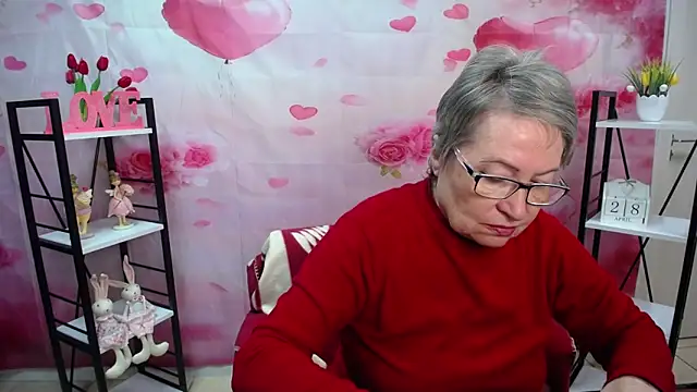 Snapshot of OlgaLuck chatting on 04.28.26 OlgaLuck online show from 04.28.26